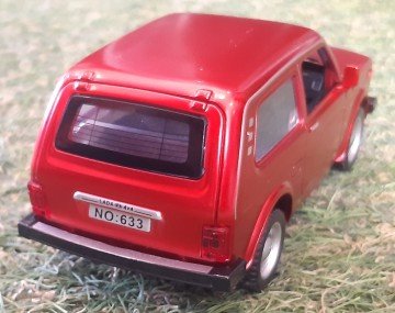 LADA NIVA MODEL ARABA  1/32 (IŞIKLI VE SESLİ)